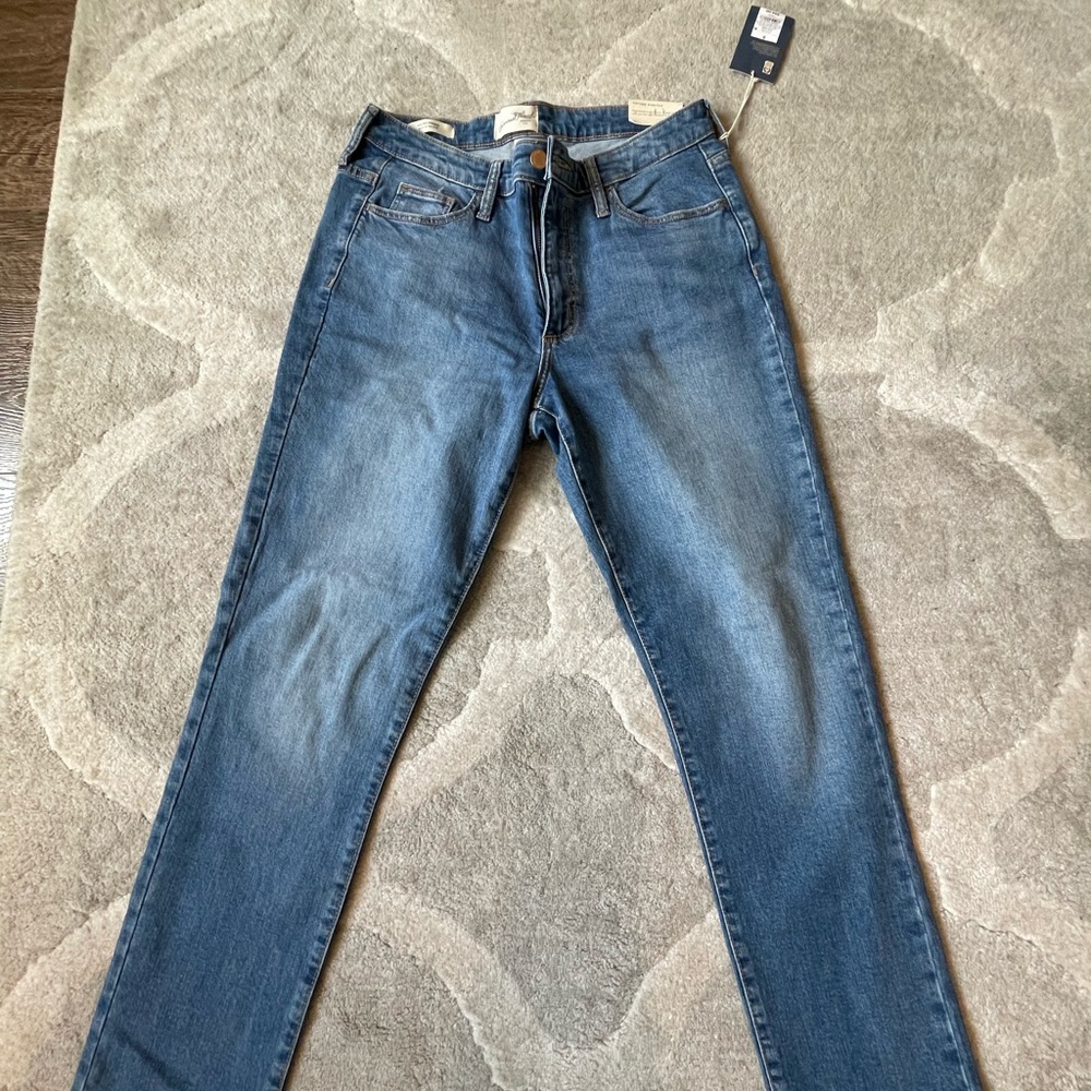 Universal Thread Blue Straight Leg Jeans